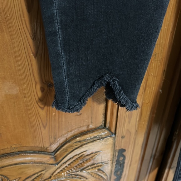 Frame Denim Le Skinny de Jeanne Crop with Double Triangle Fray Crop - Picture 3 of 8